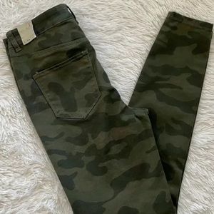 NWT Jolt Green Camouflage, Skinny Jeans
